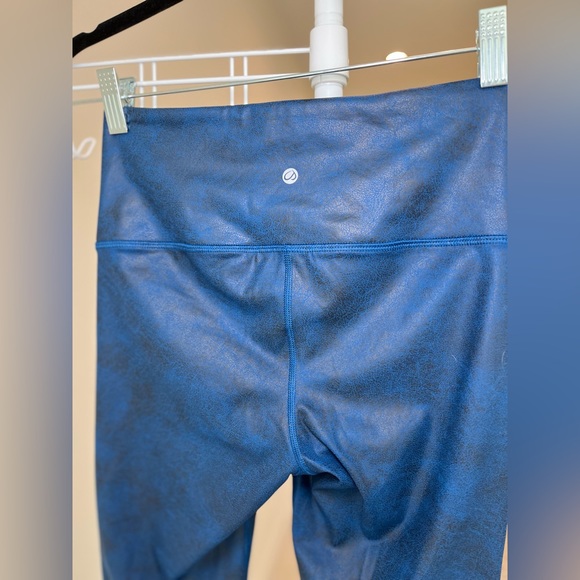 CRZ YOGA Leggings EUC blue and black, unique design see video! Gorgeous like new - Picture 5 of 14
